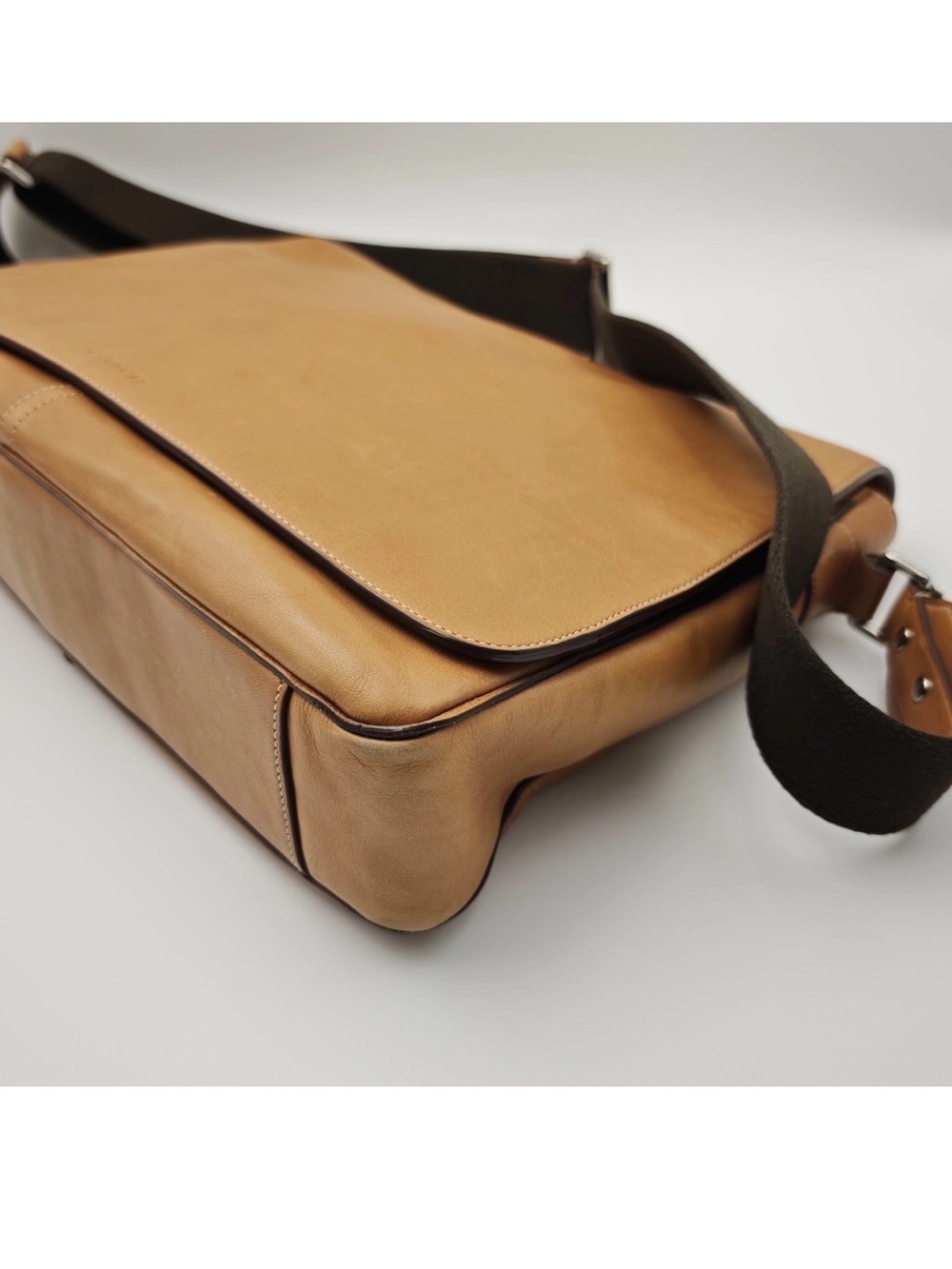 Coach Leather Messenger Bag in Tan with Black Strap - Picture 6 of 11